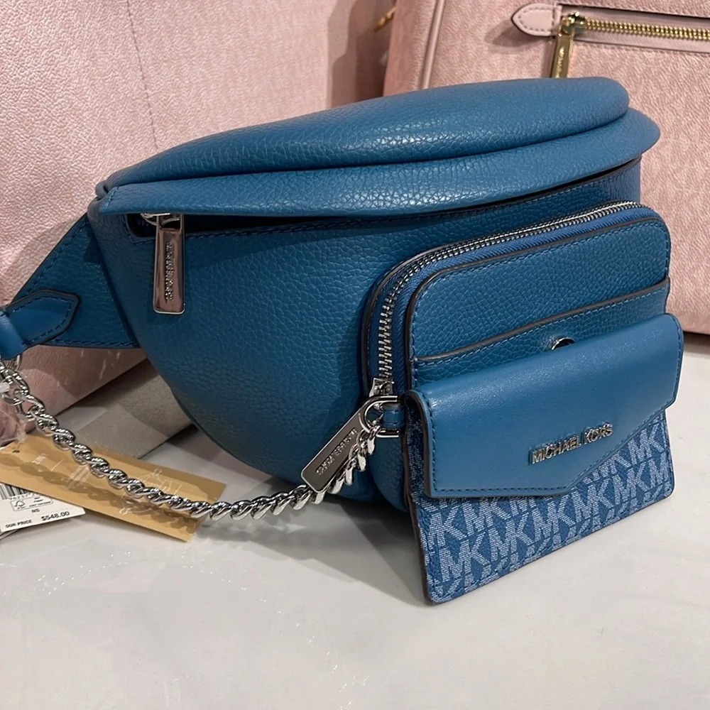 MICHAEL KORS
Maisie Large Pebbled Leather 2-in-1 Sling Pack
Teal
NWT - Picture 2 of 16